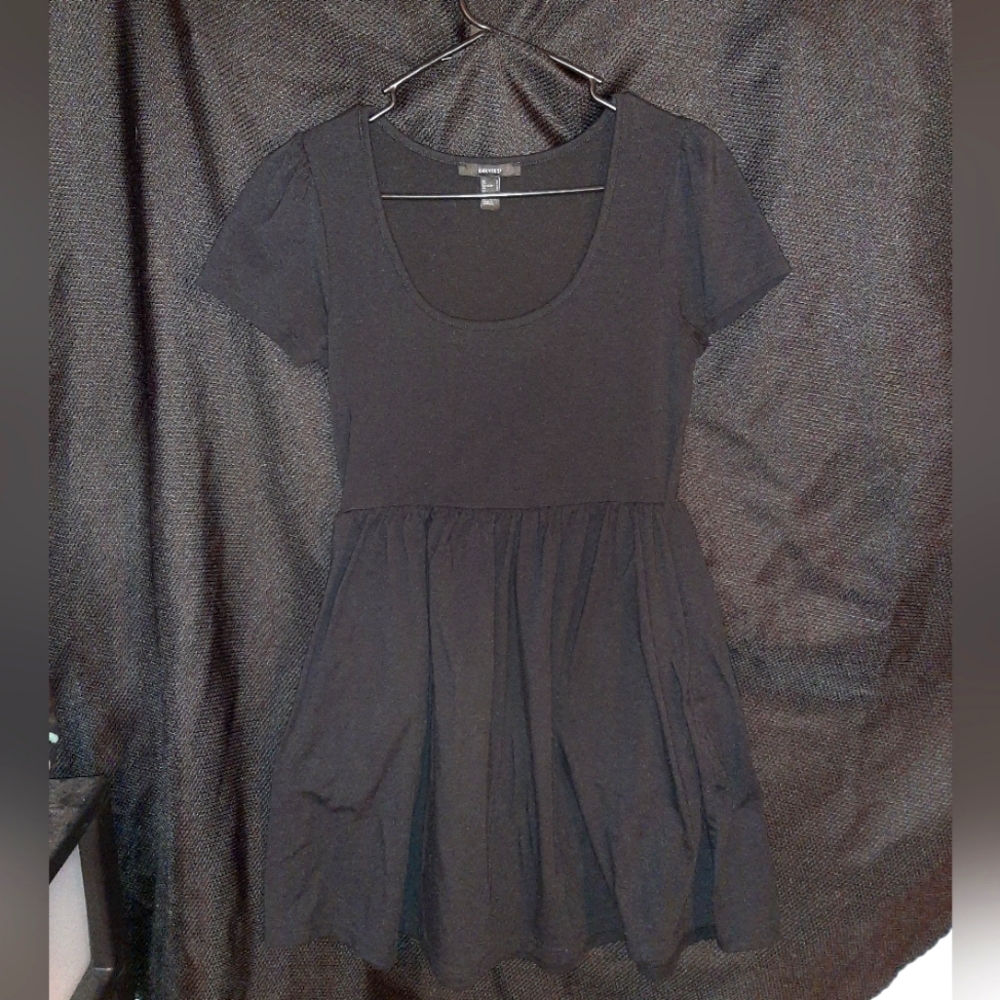 Forever 21 black short sleeve dress size medium with pockets